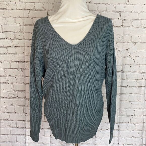 Woman’s cross back sweater - Picture 2 of 12